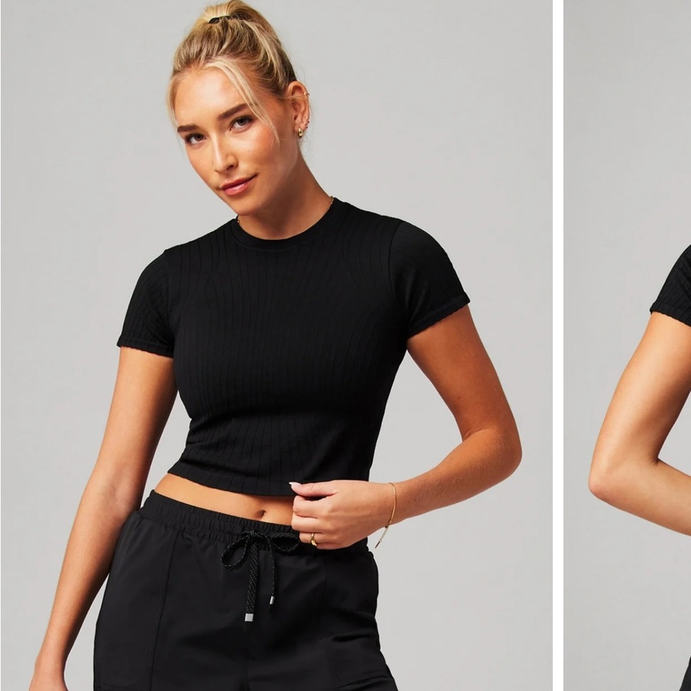 Black Fitted Crop Top with Short Sleeves